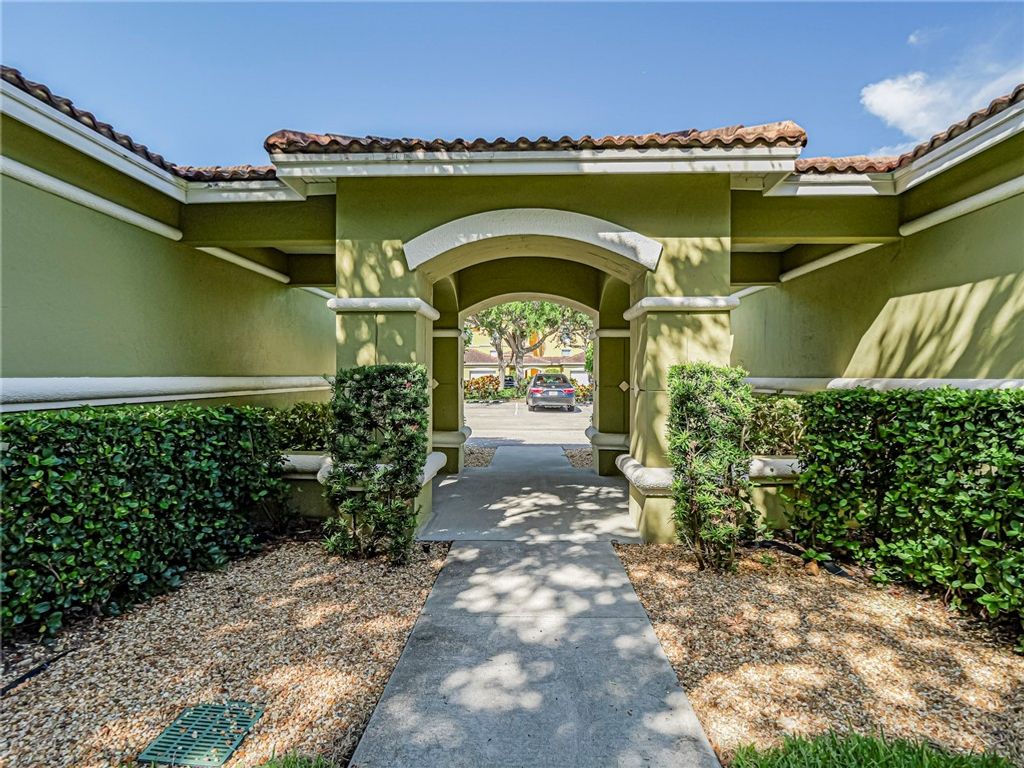 5095 Fairways Circle I303, Vero Beach, FL 32967