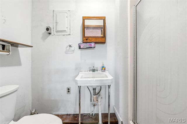 1202 Sir Lancelot Lane, Godfrey, IL 62035