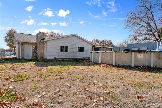 1202 Sir Lancelot Lane, Godfrey, IL 62035