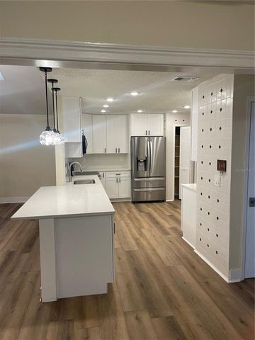 10813 VENICE CIRCLE, Tampa, FL 33635