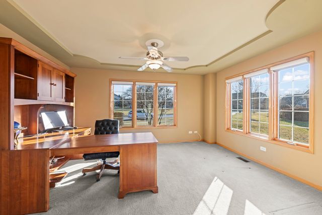 12198 Oxford Court, Lemont, IL 60439