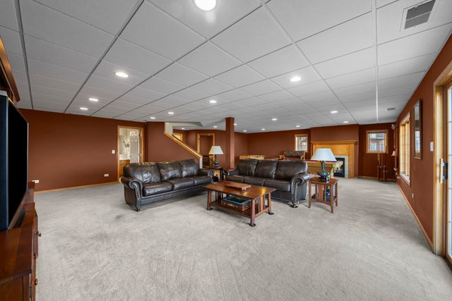 12198 Oxford Court, Lemont, IL 60439