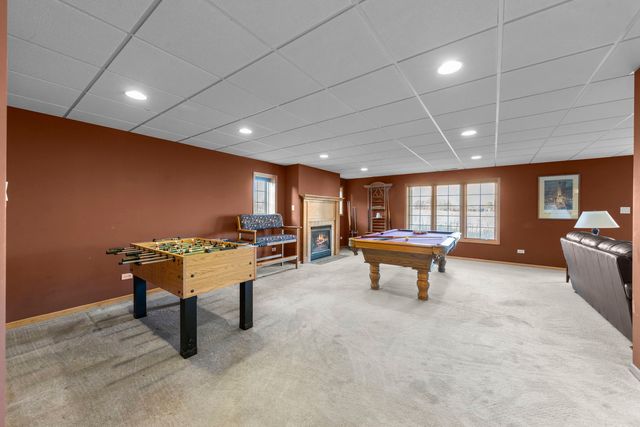 12198 Oxford Court, Lemont, IL 60439