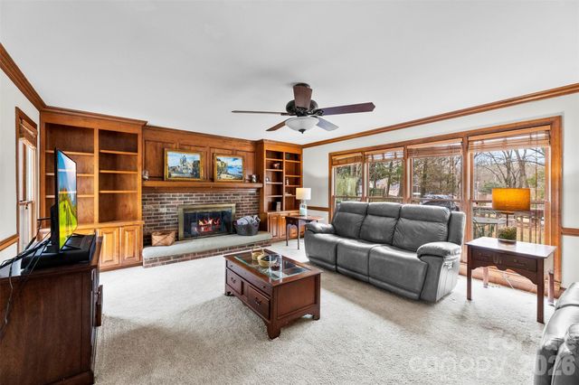 10318 Hollybrook Drive, Charlotte, NC 28277