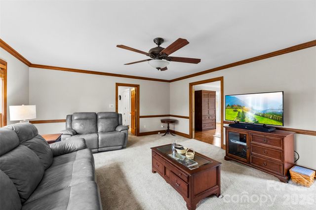 10318 Hollybrook Drive, Charlotte, NC 28277