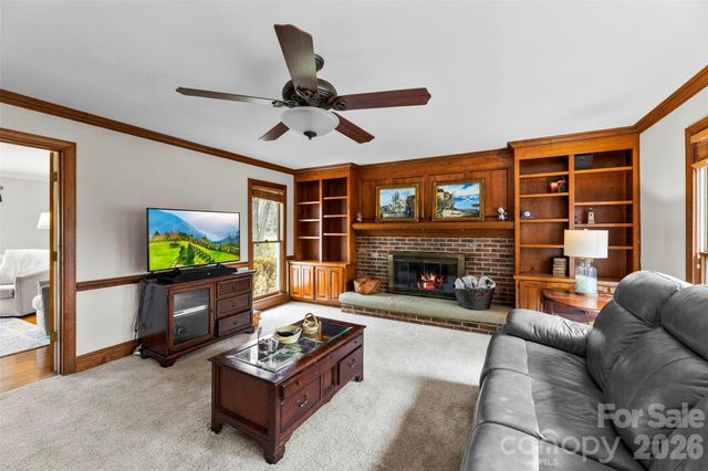 10318 Hollybrook Drive, Charlotte, NC 28277