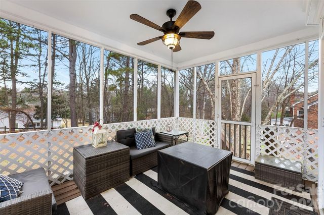 10318 Hollybrook Drive, Charlotte, NC 28277