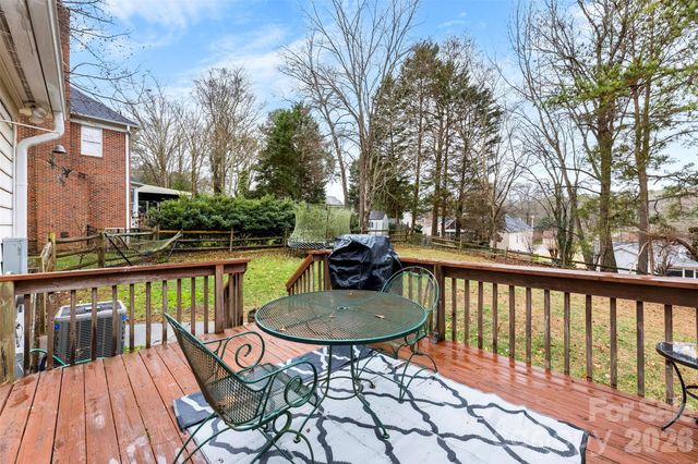 10318 Hollybrook Drive, Charlotte, NC 28277