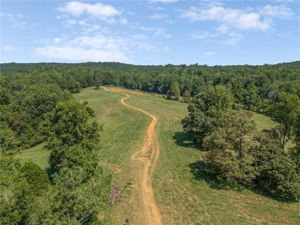 Image 3 of property listing at 6794 Salacoa Road, Waleska, GA 30183