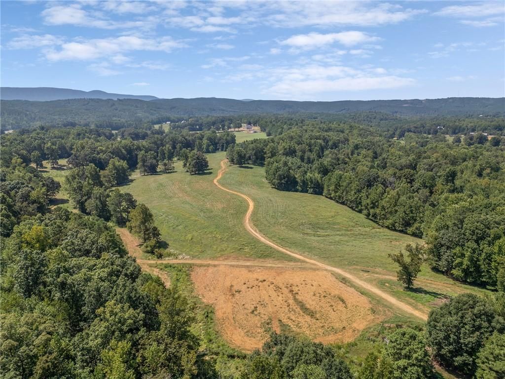 Image 4 of property listing at 6794 Salacoa Road, Waleska, GA 30183