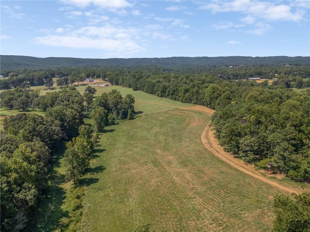 Image 5 of property listing at 6794 Salacoa Road, Waleska, GA 30183