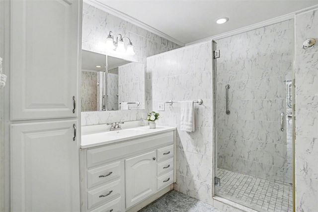 1350 ECKLES DRIVE, Tampa, FL 33612