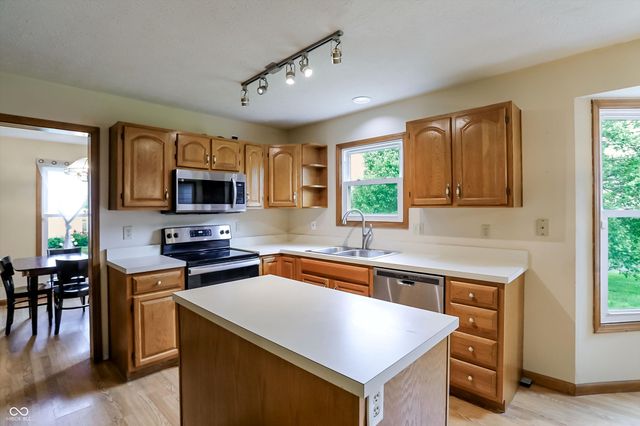 10341 Blue Fin Drive, Indianapolis, IN 46256