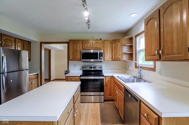 10341 Blue Fin Drive, Indianapolis, IN 46256