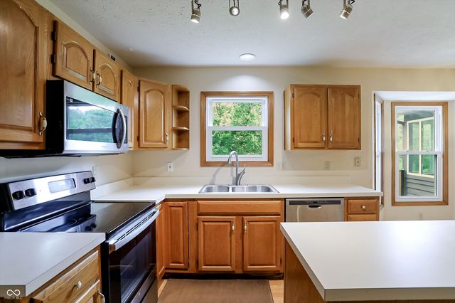 10341 Blue Fin Drive, Indianapolis, IN 46256