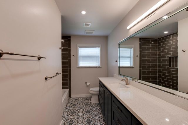 5319 Willowbend Boulevard, Houston, TX 77096