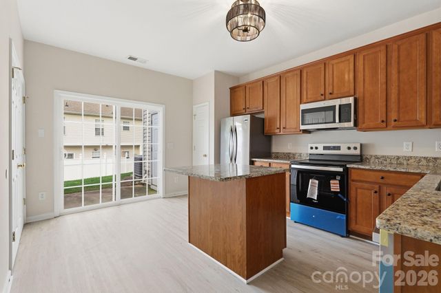 10486 Stokeshill Court, Pineville, NC 28134