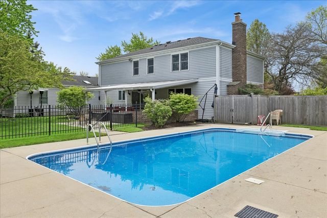 1430 Allyson Court, Libertyville, IL 60048