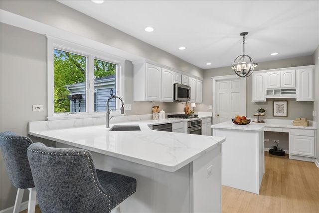 1430 Allyson Court, Libertyville, IL 60048