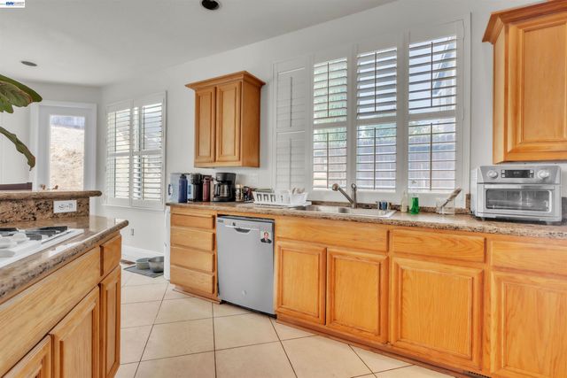 47 E Country Club Dr, Brentwood, CA 94513