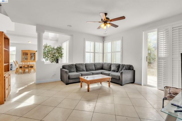 47 E Country Club Dr, Brentwood, CA 94513