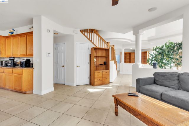 47 E Country Club Dr, Brentwood, CA 94513