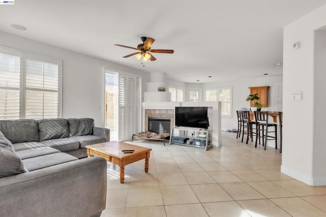 47 E Country Club Dr, Brentwood, CA 94513