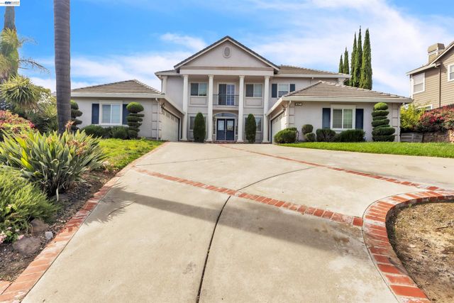 47 E Country Club Dr, Brentwood, CA 94513