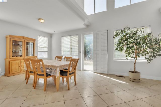 47 E Country Club Dr, Brentwood, CA 94513