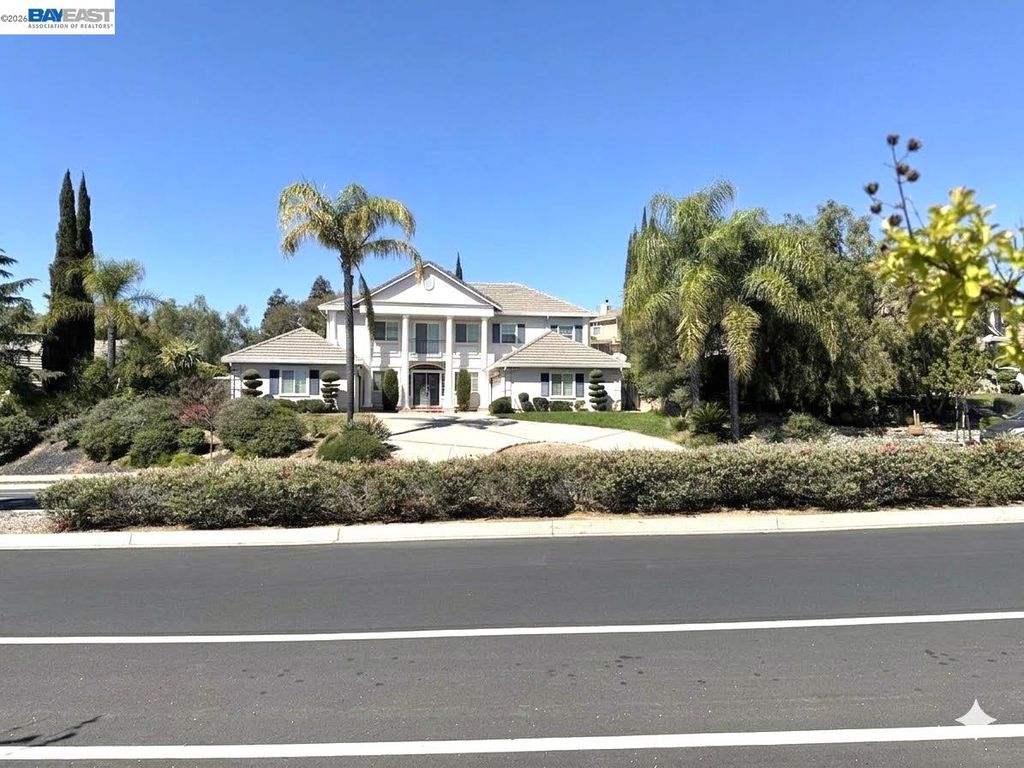 47 E Country Club Dr, Brentwood, CA 94513