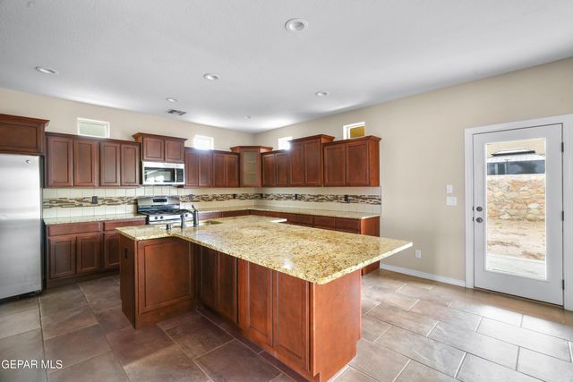 14940 TIM HARDAWAY, El Paso, TX 79938