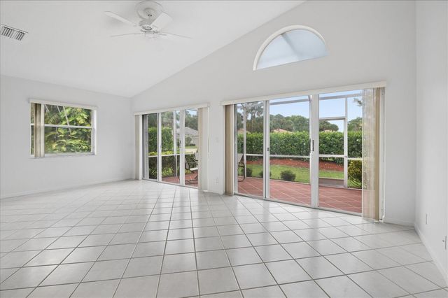 10884 Royal Caribbean Circle, Boynton Beach, FL 33437