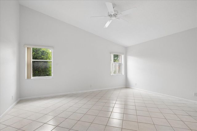 10884 Royal Caribbean Circle, Boynton Beach, FL 33437
