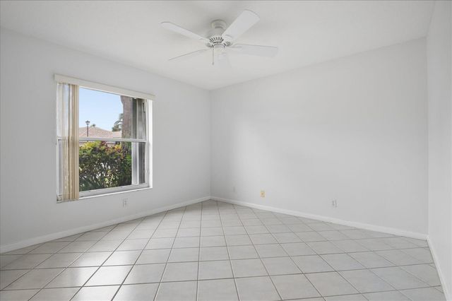 10884 Royal Caribbean Circle, Boynton Beach, FL 33437