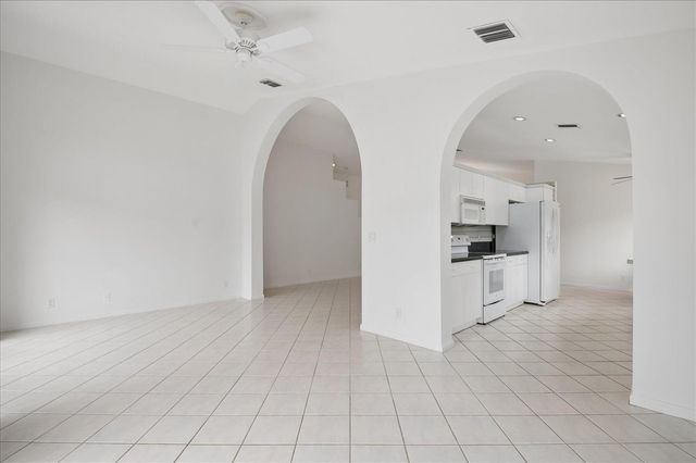 10884 Royal Caribbean Circle, Boynton Beach, FL 33437