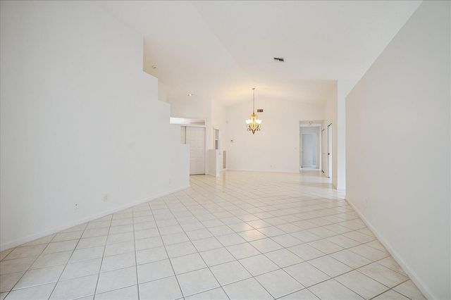 10884 Royal Caribbean Circle, Boynton Beach, FL 33437