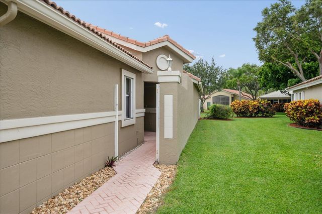 10884 Royal Caribbean Circle, Boynton Beach, FL 33437