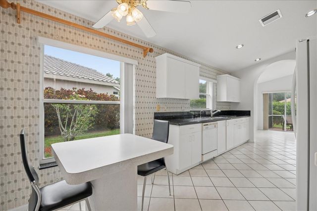 10884 Royal Caribbean Circle, Boynton Beach, FL 33437
