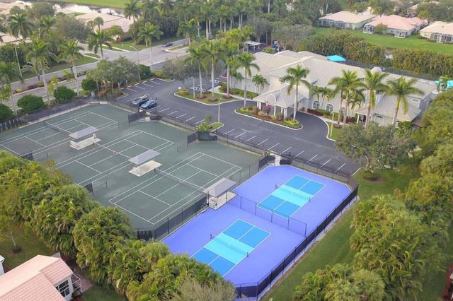 10884 Royal Caribbean Circle, Boynton Beach, FL 33437