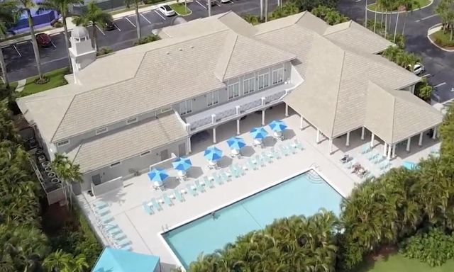 10884 Royal Caribbean Circle, Boynton Beach, FL 33437
