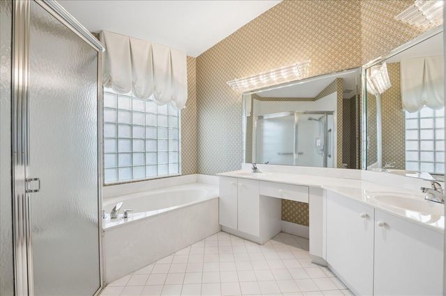 10884 Royal Caribbean Circle, Boynton Beach, FL 33437