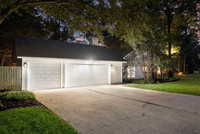 2 Muskmallow Court, The Woodlands, TX 77380