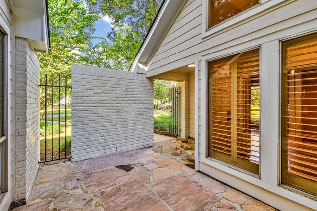 2 Muskmallow Court, The Woodlands, TX 77380