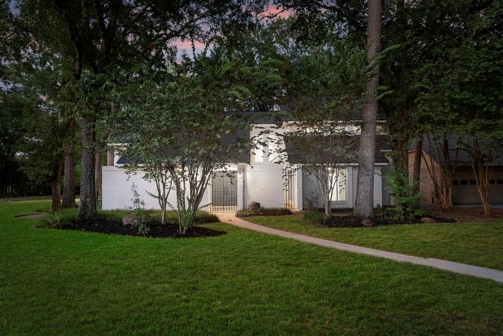 2 Muskmallow Court, The Woodlands, TX 77380