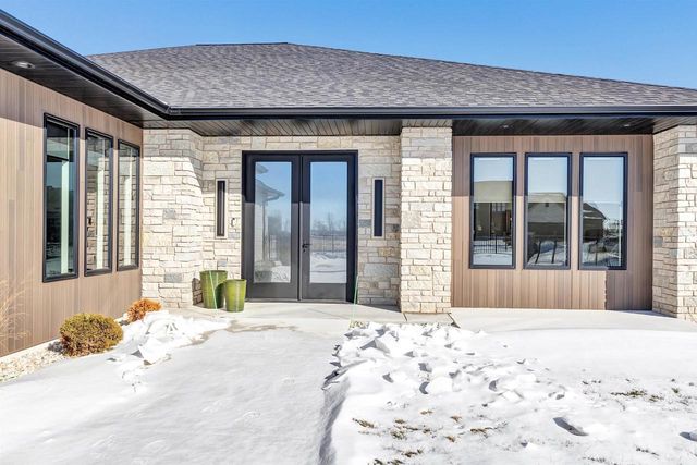 2448 RIDDLE COURT, De Pere, WI 54115