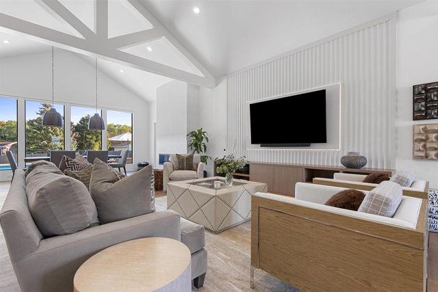 2448 RIDDLE COURT, De Pere, WI 54115