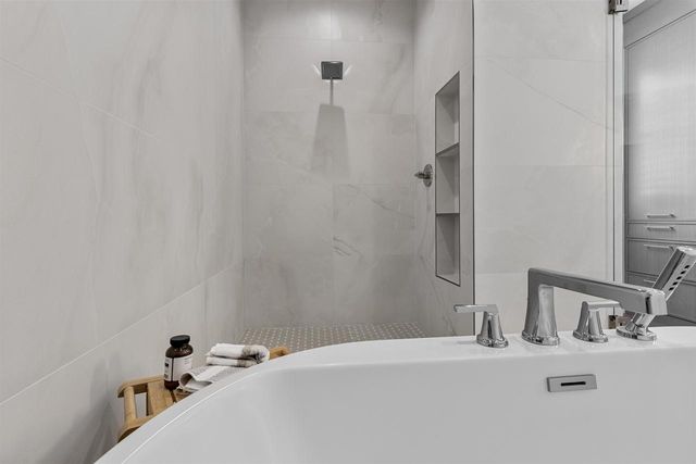 2448 RIDDLE COURT, De Pere, WI 54115