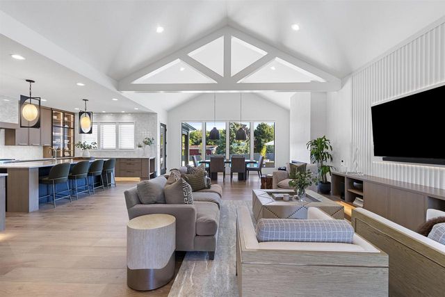 2448 RIDDLE COURT, De Pere, WI 54115