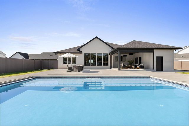 2448 RIDDLE COURT, De Pere, WI 54115