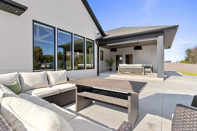 2448 RIDDLE COURT, De Pere, WI 54115